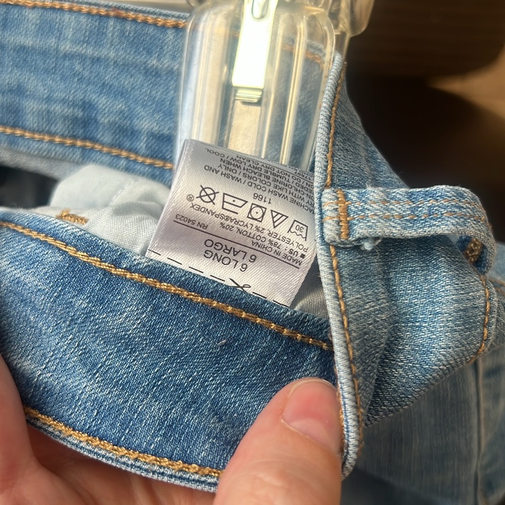 Old Navy Super Skinny Light Wash Jean 6 Long - Picture 4 of 4
